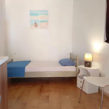 Апартаменти Studio Near The Beach