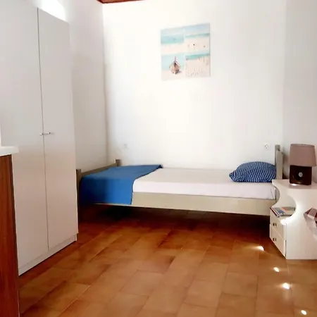 Studio Near The Beach Апартаменти